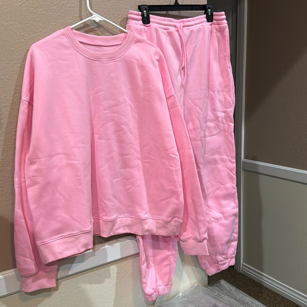 Brand new women’s size 2x joggers set pink